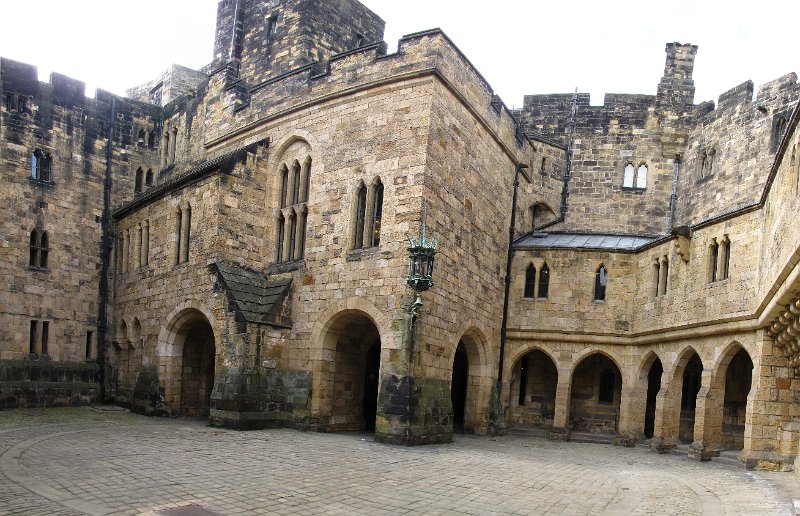 alnwick castle_binnenplaats.jpg - De binnenplaats van het kasteel waar een aantal scenes uit Harry Potter zijn opgenomen.